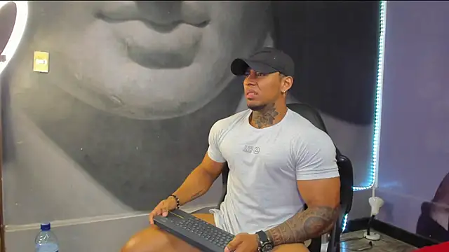 Snapshot of bradley_smith chatting on 02-04-25, 10:43 bradley smith online show from 02-04-25, 10:43