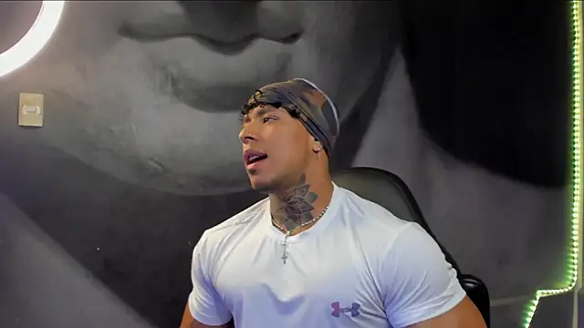 Snapshot of bradley_smith chatting on 02-14-25, 02:07 bradley smith online show from 02-14-25, 02:07