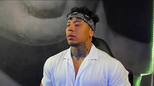 Snapshot of bradley_smith chatting on 02-16-25, 10:32 bradley smith online show from 02-16-25, 10:32