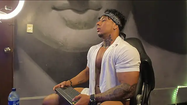 Snapshot of bradley_smith chatting on 02-16-25, 04:42 bradley smith online show from 02-16-25, 04:42