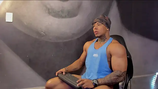 Snapshot of bradley_smith chatting on 02-18-25, 08:27 bradley smith online show from 02-18-25, 08:27