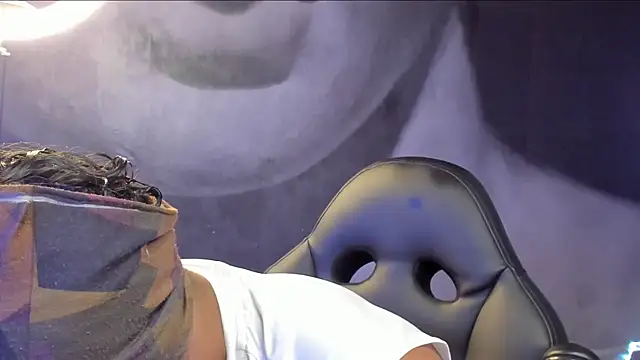 Snapshot of bradley_smith chatting on 02-21-25, 03:34 bradley smith online show from 02-21-25, 03:34