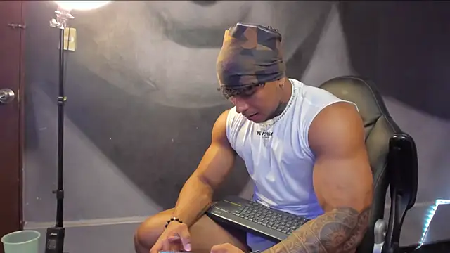 Snapshot of bradley_smith chatting on 02-21-25, 06:40 bradley smith online show from 02-21-25, 06:40