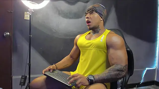 Snapshot of bradley_smith chatting on 02-22-25, 10:51 bradley smith online show from 02-22-25, 10:51