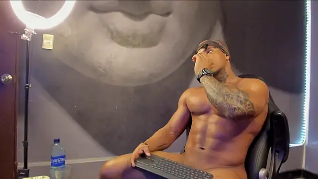 Snapshot of bradley_smith chatting on 02-23-25, 06:39 bradley smith online show from 02-23-25, 06:39