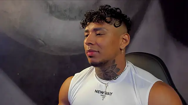 Snapshot of bradley_smith chatting on 02-25-25, 04:57 bradley smith online show from 02-25-25, 04:57