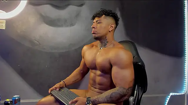 Snapshot of bradley_smith chatting on 02-25-25, 08:03 bradley smith online show from 02-25-25, 08:03