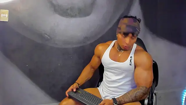 Snapshot of bradley_smith chatting on 03-06-25, 09:03 bradley smith online show from 03-06-25, 09:03