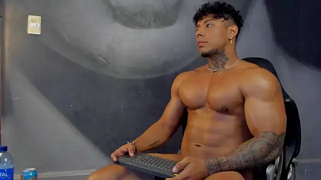 Snapshot of bradley_smith chatting on 03-07-25, 08:13 bradley smith online show from 03-07-25, 08:13