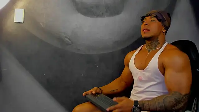 Snapshot of bradley_smith chatting on 03-10-25, 09:40 bradley smith online show from 03-10-25, 09:40