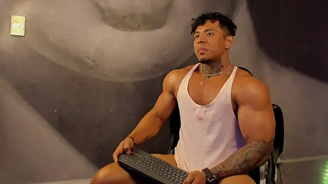 Snapshot of bradley_smith chatting on 03-11-25, 03:48 bradley smith online show from 03-11-25, 03:48