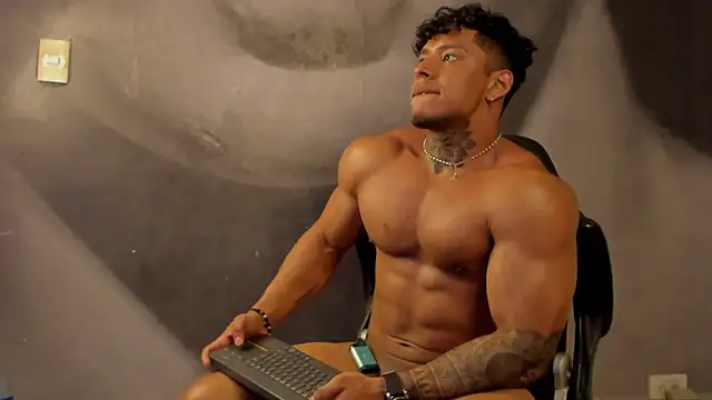 Snapshot of bradley_smith chatting on 03-11-25, 01:01 bradley smith online show from 03-11-25, 01:01