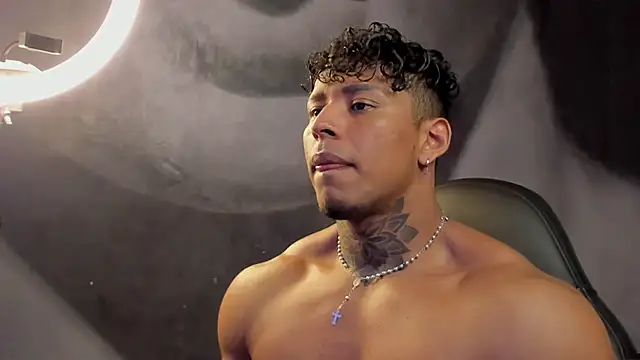 Snapshot of bradley_smith chatting on 03-12-25, 03:18 bradley smith online show from 03-12-25, 03:18