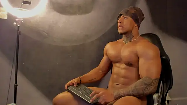 Snapshot of bradley_smith chatting on 03-16-25, 12:55 bradley smith online show from 03-16-25, 12:55