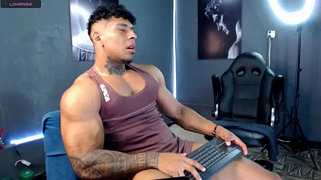 Snapshot of bradley_smith chatting on 09-10-25, 05:40 bradley smith online show from 09-10-25, 05:40