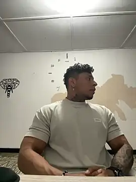 Snapshot of bradley_smith chatting on 09-19-25, 01:07 bradley smith online show from 09-19-25, 01:07