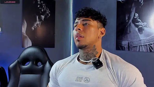 Snapshot of bradley_smith chatting on 10-08-25, 03:37 bradley smith online show from 10-08-25, 03:37