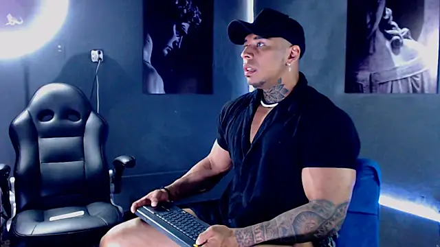 Snapshot of bradley_smith chatting on 10-12-25, 01:48 bradley smith online show from 10-12-25, 01:48