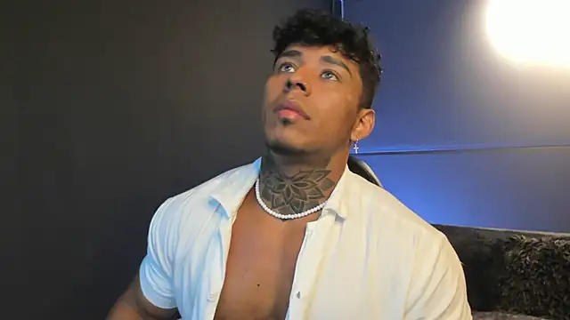 Snapshot of bradley_smith chatting on 10-26-25, 06:08 bradley smith online show from 10-26-25, 06:08