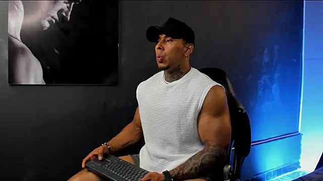 Snapshot of bradley_smith chatting on 11-23-25, 09:36 bradley smith online show from 11-23-25, 09:36