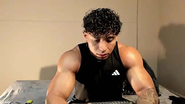 Snapshot of bradley_smith chatting on 11-29-25, 06:38 bradley smith online show from 11-29-25, 06:38