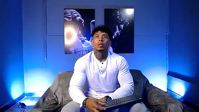 Snapshot of bradley_smith chatting on 11-30-25, 06:34 bradley smith online show from 11-30-25, 06:34