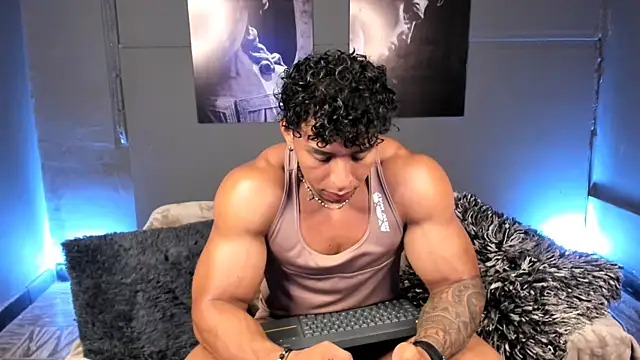 Snapshot of bradley_smith chatting on 12-04-25, 05:39 bradley smith online show from 12-04-25, 05:39