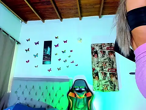 Snapshot of Ambarhilton chatting on 12-04-25, 05:32 Ambarhilton online show from 12-04-25, 05:32