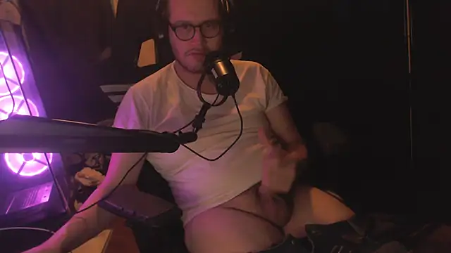 chicostick413 online show from 11-29-25, 04:04