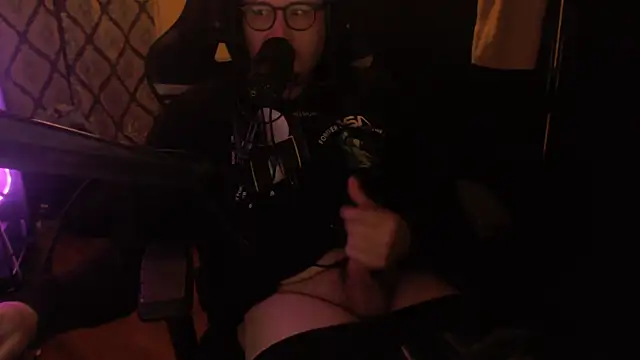 Snapshot of chicostick413 chatting on 02-10-26, 01:43 chicostick413 online show from 02-10-26, 01:43