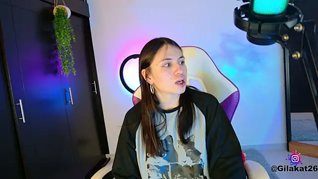 Snapshot of GilaKat chatting on 11-16-25, 07:47 GilaKat online show from 11-16-25, 07:47