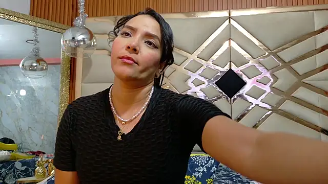 Sluttyandmature online show from 04-01-26, 12:50