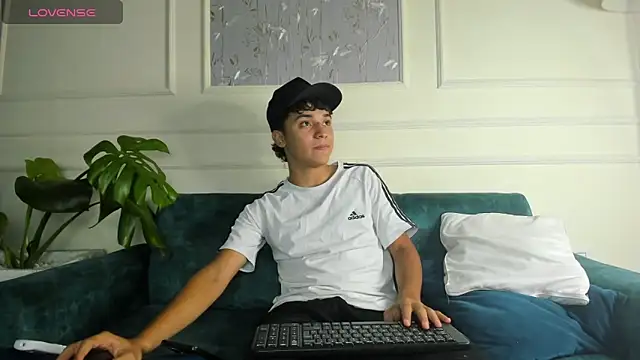 Austin Cardieff online show from 03-06-25, 03:13