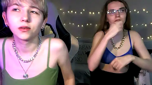 Snapshot of velvetvalkyries chatting on 03-18-25, 06:04 velvetvalkyries online show from 03-18-25, 06:04