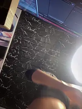 Snapshot of Thyana_LS chatting on 02-28-25, 01:14 Thyana LS online show from 02-28-25, 01:14