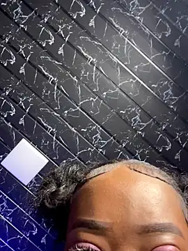 Snapshot of Thyana_LS chatting on 11-01-25, 01:24 Thyana LS online show from 11-01-25, 01:24