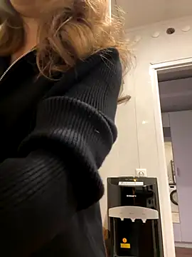 Snapshot of CharleneWoods chatting on 10-18-25, 04:59 CharleneWoods online show from 10-18-25, 04:59