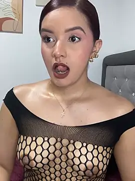 Snapshot of Melanyprada chatting on 05-15-26, 05:14 Melanyprada online show from 05-15-26, 05:14