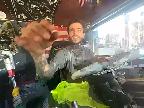 Snapshot of XMeF10 chatting on 01-13-26, 04:12 XMeF10 online show from 01-13-26, 04:12