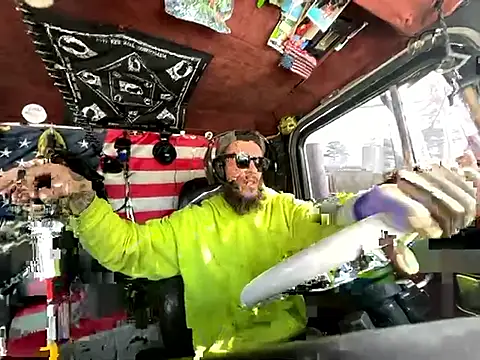 Snapshot of XMeF10 chatting on 01-15-26, 04:00 XMeF10 online show from 01-15-26, 04:00