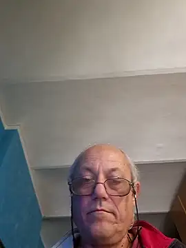 Snapshot of gianbragallini chatting on 10-17-25, 11:02 gianbragallini online show from 10-17-25, 11:02