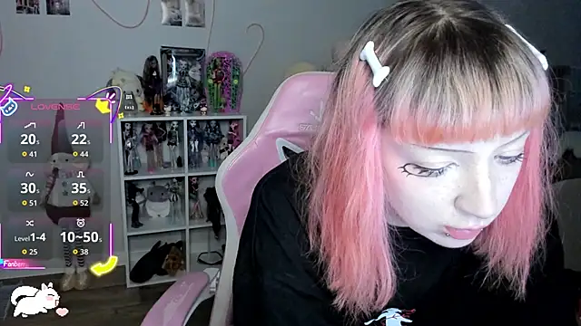 Snapshot of SweetieMollyy chatting on 11-05-25, 12:05 SweetieMollyy online show from 11-05-25, 12:05