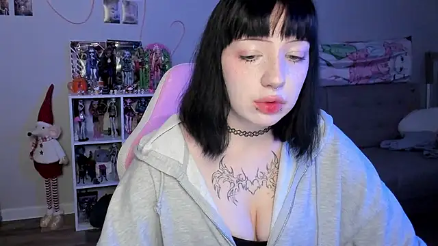 Snapshot of SweetieMollyy chatting on 11-25-25, 10:26 SweetieMollyy online show from 11-25-25, 10:26