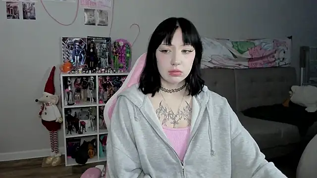 Snapshot of SweetieMollyy chatting on 12-15-25, 11:36 SweetieMollyy online show from 12-15-25, 11:36