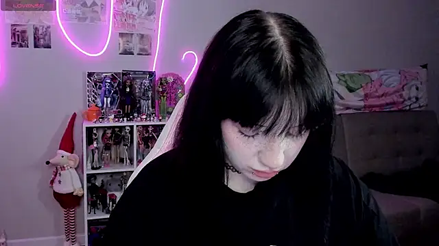 Snapshot of SweetieMollyy chatting on 12-18-25, 11:49 SweetieMollyy online show from 12-18-25, 11:49