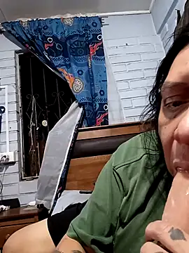 Snapshot of maxi_6969 chatting on 11-17-25, 12:16 maxi 6969 online show from 11-17-25, 12:16