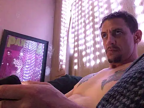 Snapshot of Highfrog1 chatting on 09-15-25, 04:34 Highfrog1 online show from 09-15-25, 04:34