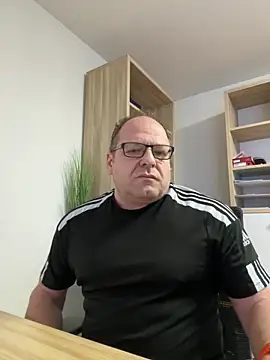 coupleLatinaLovers online show from 12-23-24, 07:28