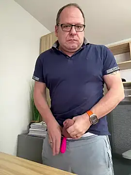 coupleLatinaLovers online show from 12-30-24, 09:48