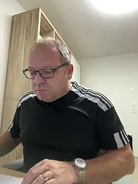 coupleLatinaLovers online show from 10-27-25, 05:44